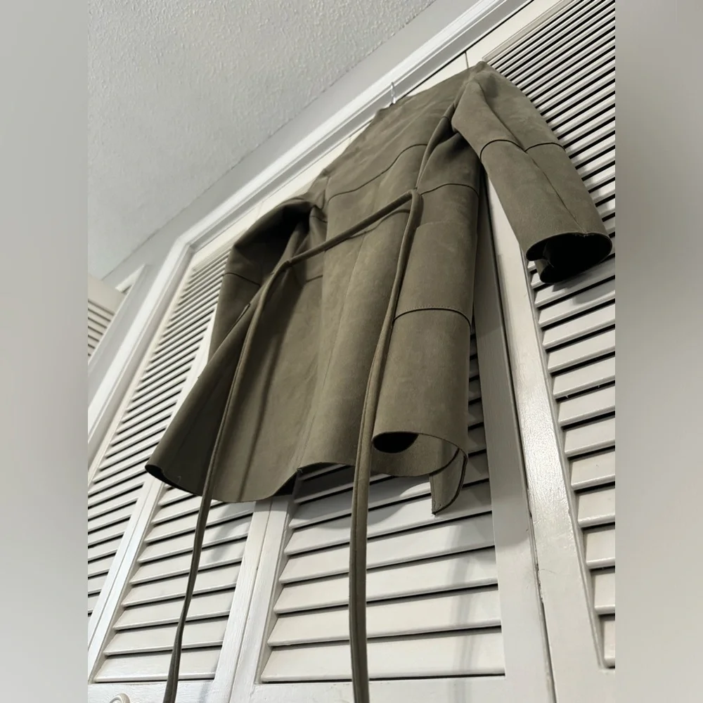 Women's Coat - Picture 2 of 6